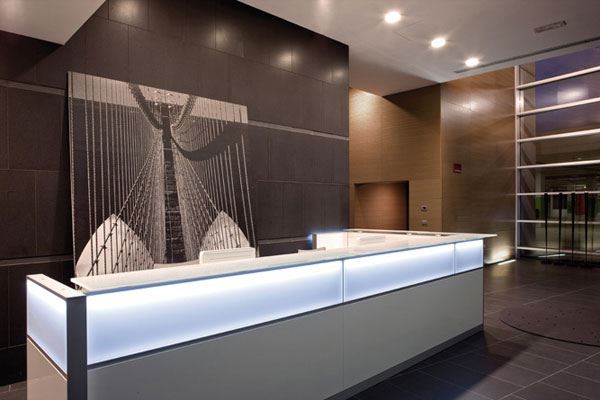 Collezione Led: banconi e arredamento per la reception